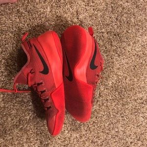 Red Nike hyperevs size 11,5